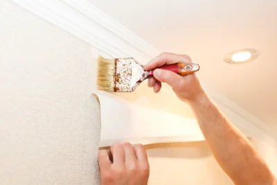 Pose de papier peint au May-sur-Èvre — revêtements muraux et toiles de verre